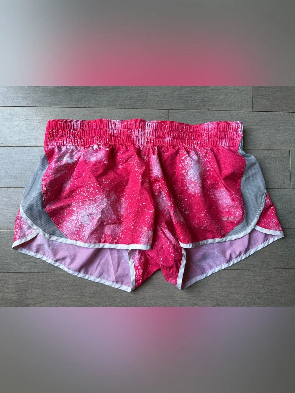 Women’s Nike Dri Fit Pink Splatter Athletic Running Gym Summer Shorts Size Large